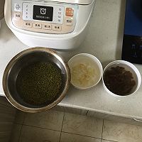 夏日必备～清甜绿豆汤的做法图解1