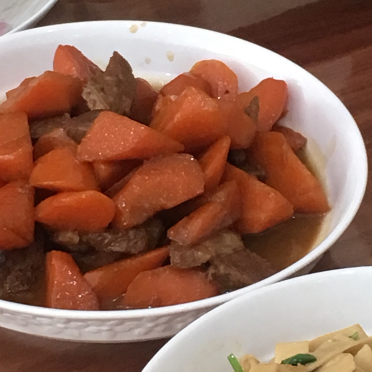 胡萝卜炖肉的做法