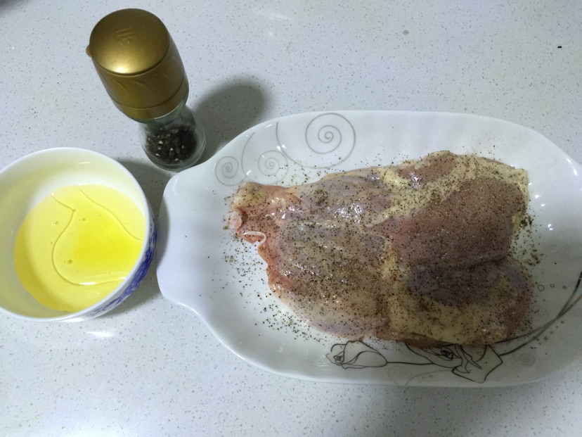 黑胡椒蜂蜜大蒜鸡排的做法图解2