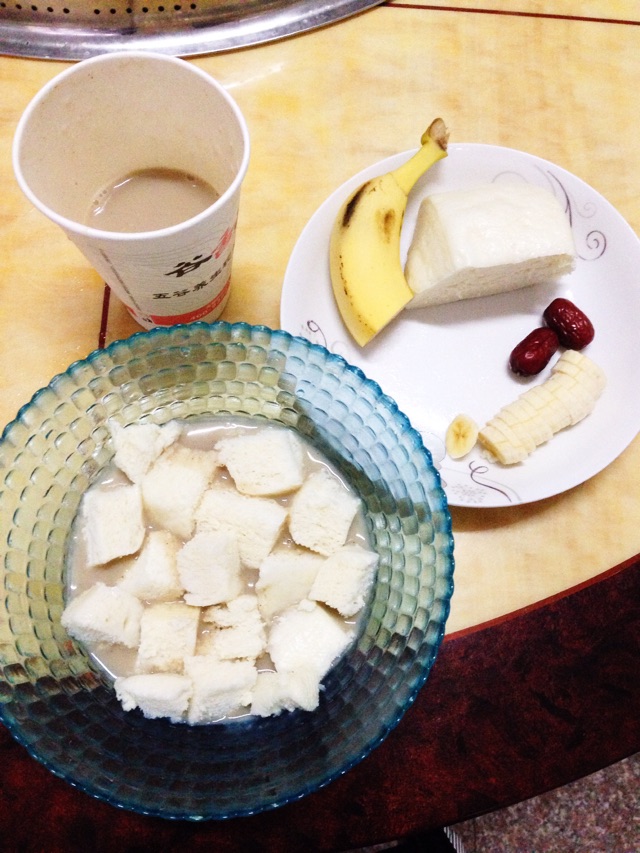 【豆浆泡馒头】——快手早餐的做法图解3