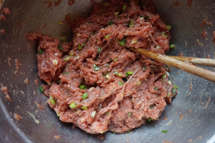 牛肉芹菜馅锅贴的做法图解4