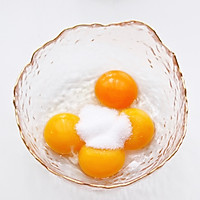 #520，美食撩动TA的心！#芒果盒子蛋糕的做法图解2