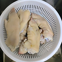 酱卤猪蹄的做法图解1