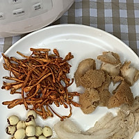猴头菇竹荪养胃汤的做法图解1