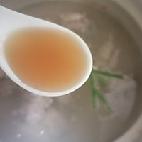 初夏来一碗清爽的豌豆黄瓜排骨汤吧～的做法图解4