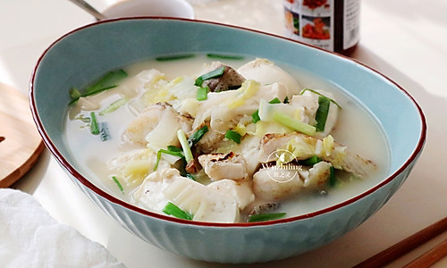 【豆腐炖鱼汤】#快手又营养，我家的冬日必备菜品#的做法