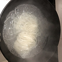 蛋蛋炒面的做法图解2