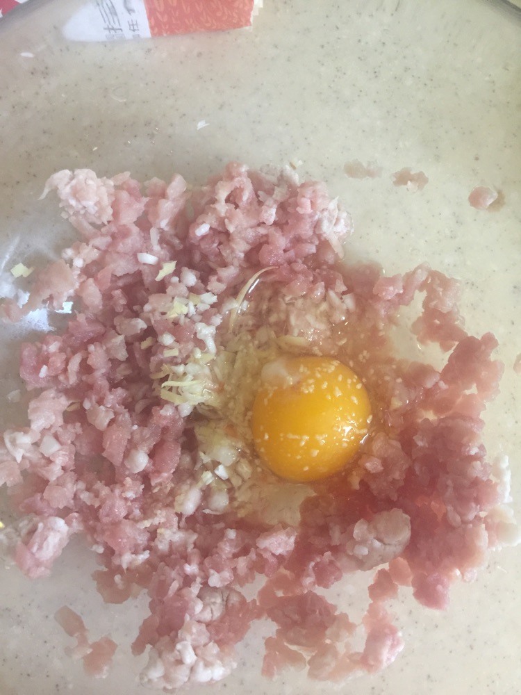 菠菜丸子汤的做法图解2