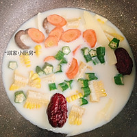 #换着花样吃早餐#茭白椰奶杂蔬养生汤的做法图解6