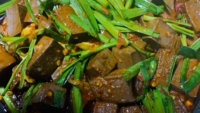 韭菜炒鸭血