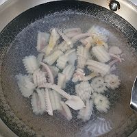 #葱伴侣豆瓣酱能蘸善炒#辣炒鱿鱼的做法图解3