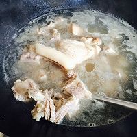 玉米胡萝卜排骨煲汤的做法图解3