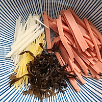 每到夏季我家必喝这汤，营养开胃，上桌抢着喝，大人孩子都喜欢的做法图解1