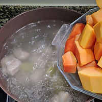 海底椰木瓜排骨汤的做法图解7