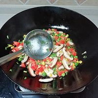 香菇炒饭#金龙鱼营养强化维生素A新派菜油#的做法图解4