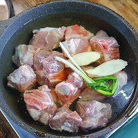 莲藕黄豆茯苓猪骨汤秋天的第一碗靓汤的做法图解4