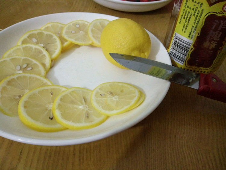 美白排毒柠檬茶的做法