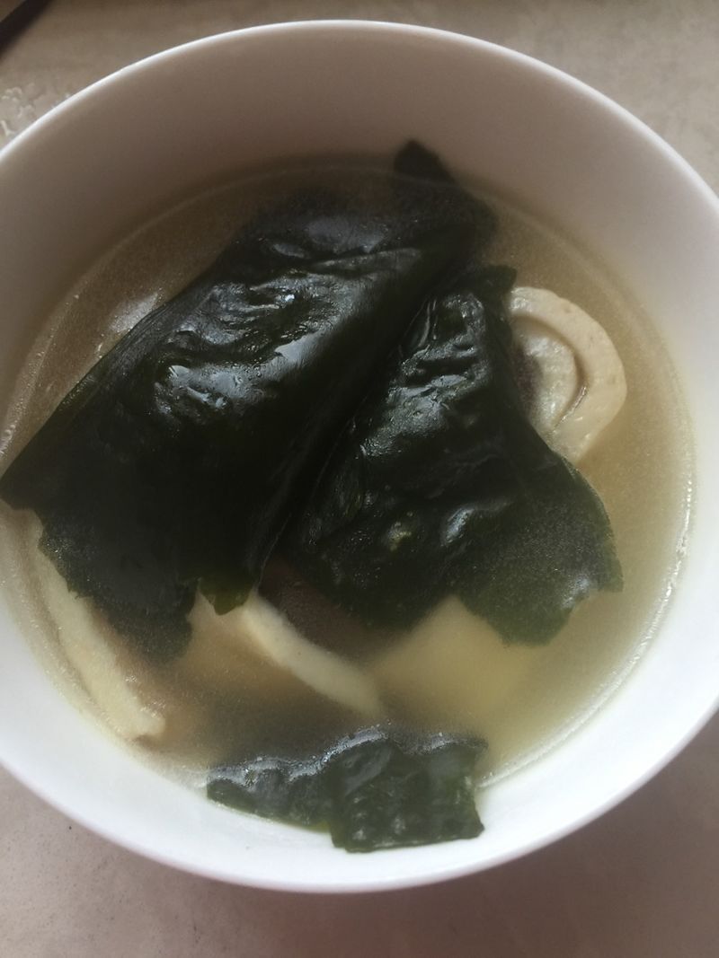 海带鱼饼汤