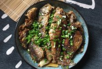 #餐桌上的春日限定#小鲫鱼快到我碗里来 之 红烧鲫鱼的做法