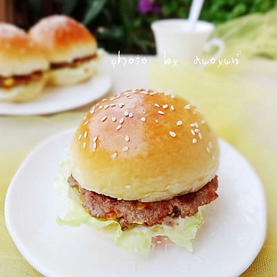 自制黄金肉饼汉堡