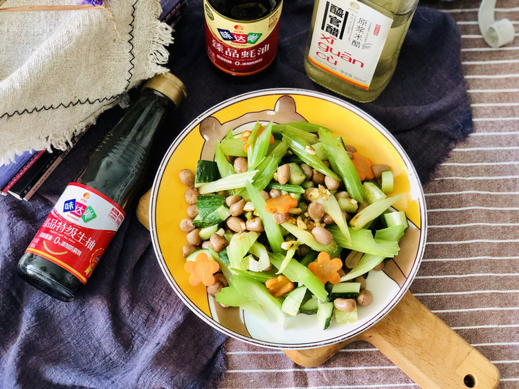 凉拌芹菜的做法