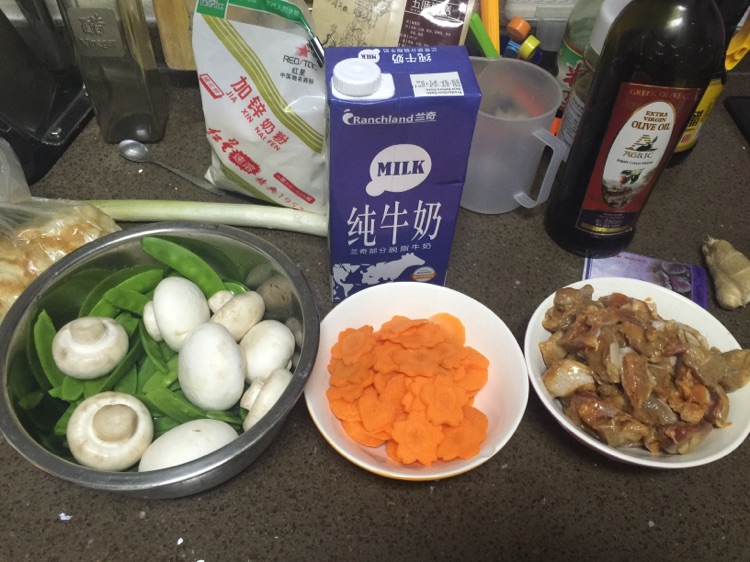 黑椒奥尔良鸡腿肉炒时蔬的做法图解1