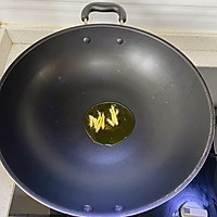 偏爱这口鲜甜：青椒炒河虾的做法图解2
