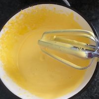 蛋黄溶豆的做法图解2