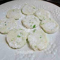 #餐桌上的春日限定#香葱土豆饼的做法图解4
