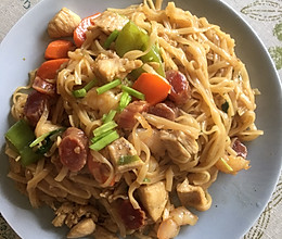 炒河粉像炒饭一样炒鸡简单的做法