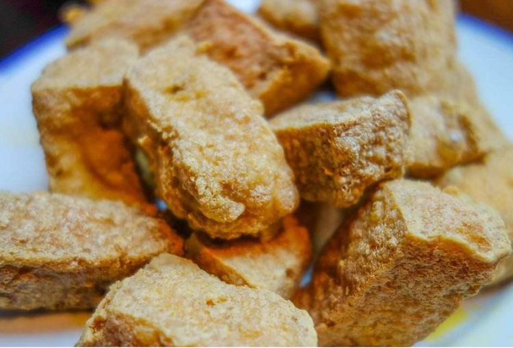 炸臭豆腐，好香好香~的做法