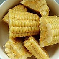 玉米板栗排骨汤的做法图解1