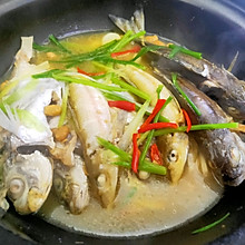 #餐桌上的春日限定#最简单的煮法最鲜的美味——杂鱼煲