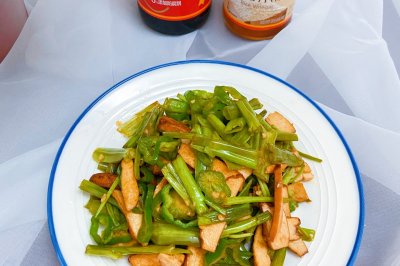 空心菜梗炒香干