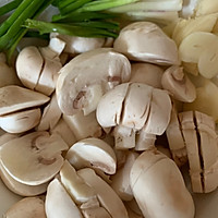 #吃出健康，解决假胖#清炒白蘑菇的做法图解1
