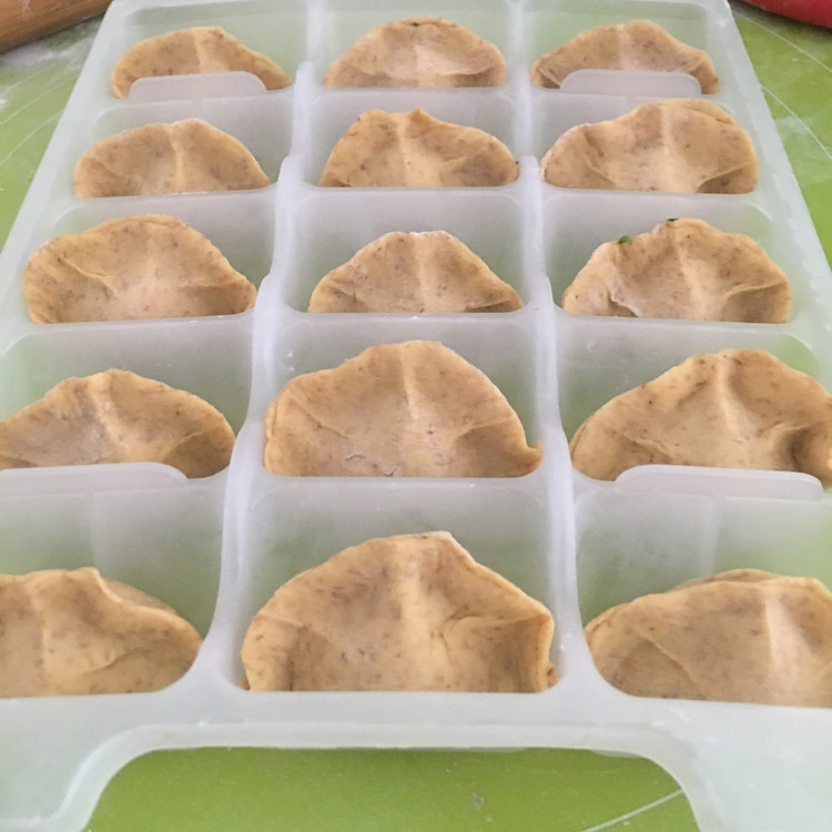 胡萝卜缨子肉馅饺子的做法