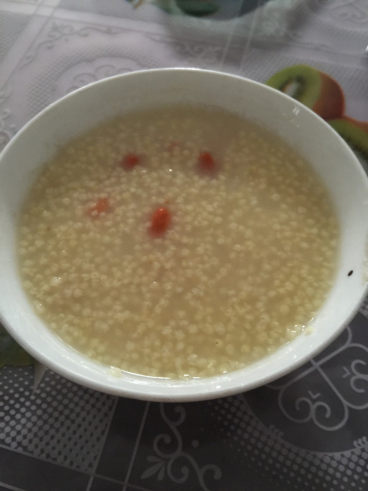 枸杞小米粥的做法