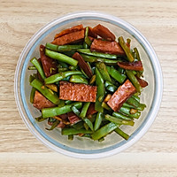 扁豆角炒香肠的做法图解5