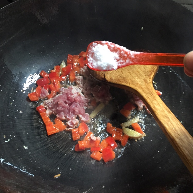 红椒青豆肉末的做法图解3