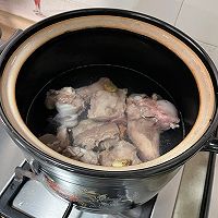 高蛋白营养大骨头菌汤的做法图解3