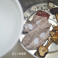 姬松茸+茶树菇+排骨汤的做法图解5