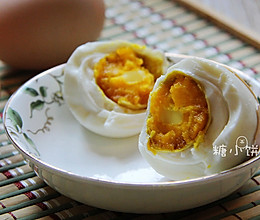 【咸鸡蛋】用鸡蛋也能腌金黄流油的咸蛋的做法