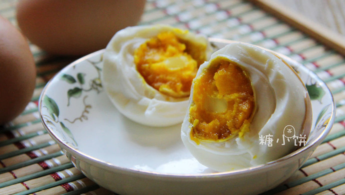 【咸鸡蛋】用鸡蛋也能腌金黄流油的咸蛋