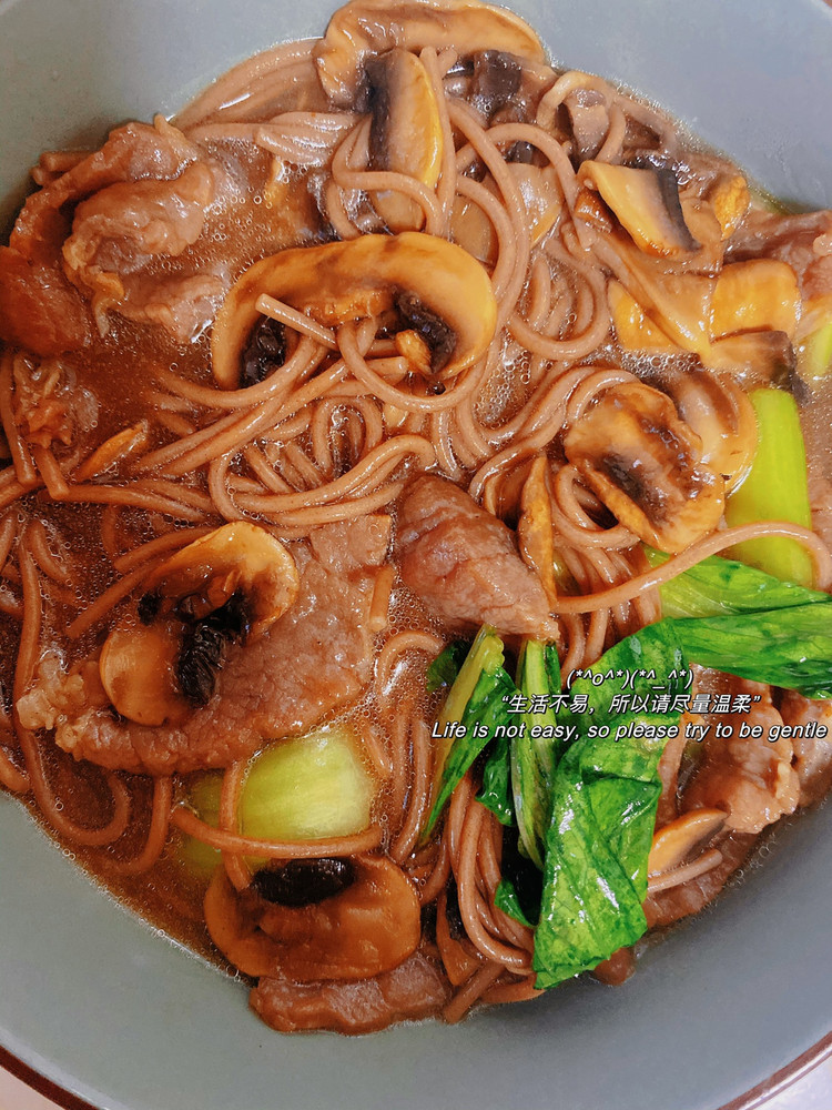口蘑牛肉面的做法