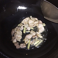柿子椒炒土豆片的做法图解3