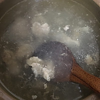 冬瓜金针菇骨头汤的做法图解1