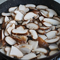香菇炒鸡蛋的做法图解2