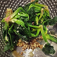 最正宗韩式拌菠菜的做法图解3