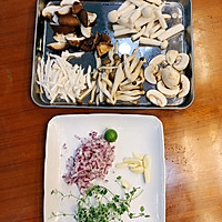 美味蔬食｜什锦炒菌菇的做法图解1