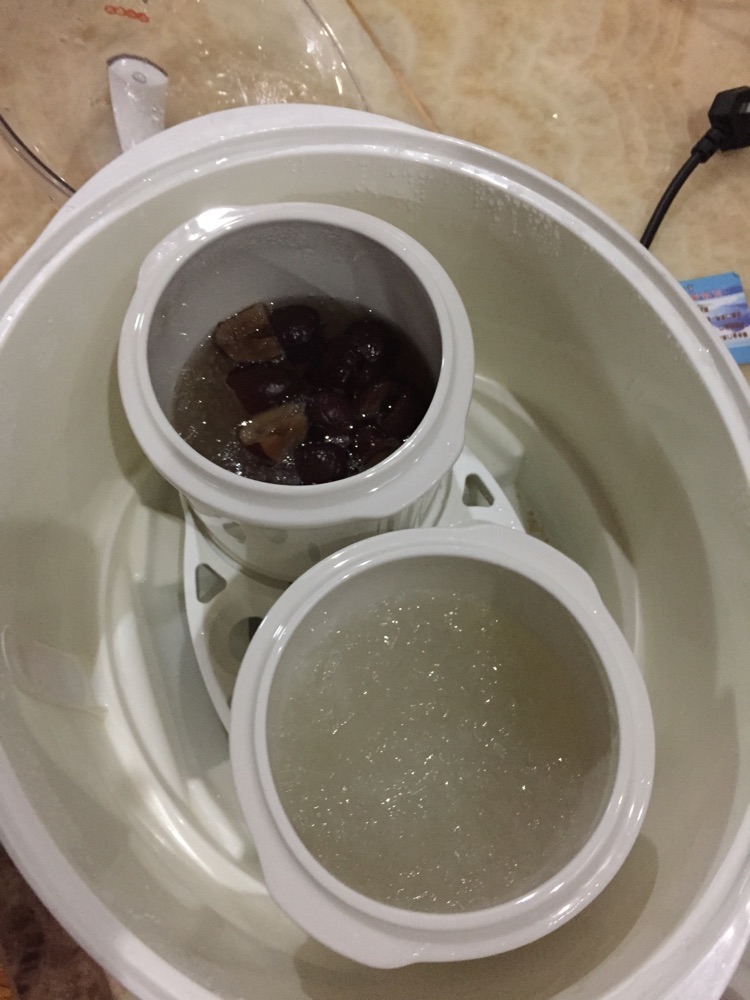 冰糖红枣炖燕窩的做法图解4
